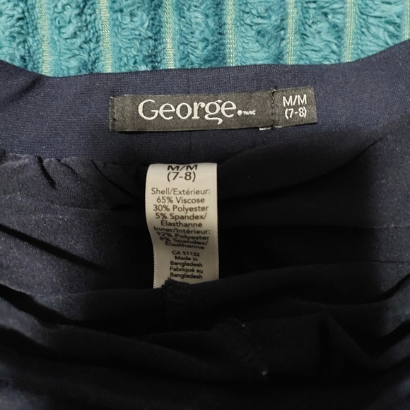 Girls pleated skort. Size M (7-8) Navy blue. - Picture 2 of 2